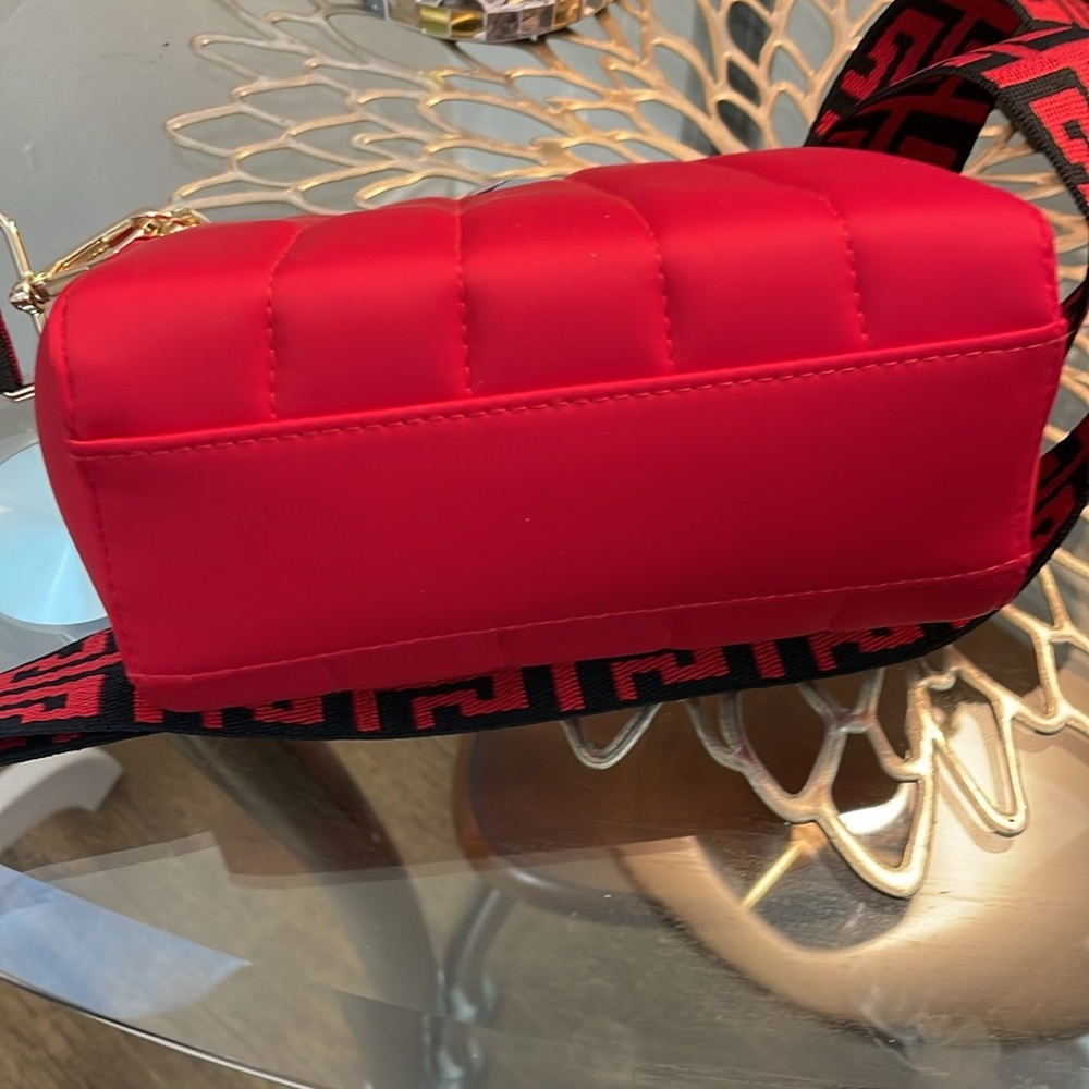 Givenchy - Picture 12 of 12